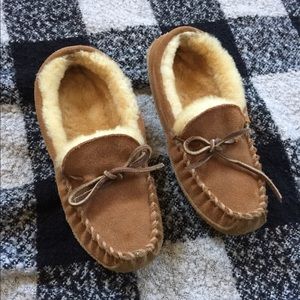 Llbean kids wicked good slippers. Size 4